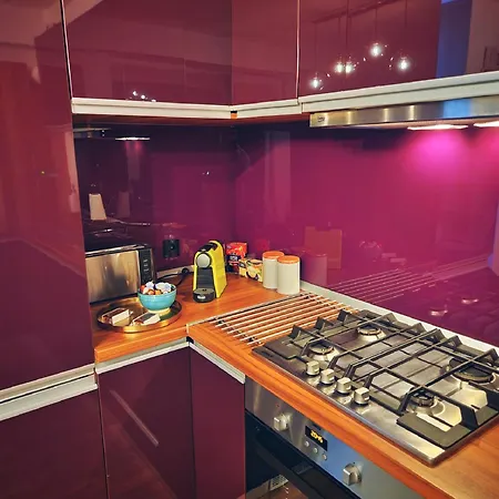Free Parking & Self Check-in Westside Near The Lake, Lacul Morii, Near Metro Stations Sector 6 *