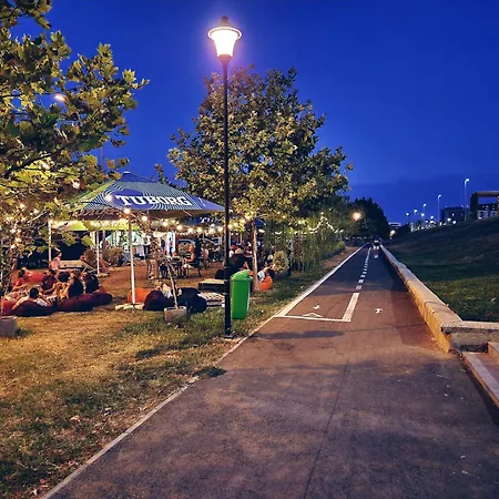 Free Parking & Self Check-in Westside Near The Lake, Lacul Morii, Near Metro Stations Sector 6