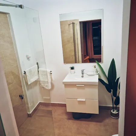 Free Parking & Self Check-in Westside Near The Lake, Lacul Morii, Near Metro Stations Sector 6 *