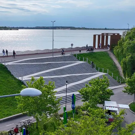 Free Parking & Self Check-in Westside Near The Lake, Lacul Morii, Near Metro Stations Sector 6 *